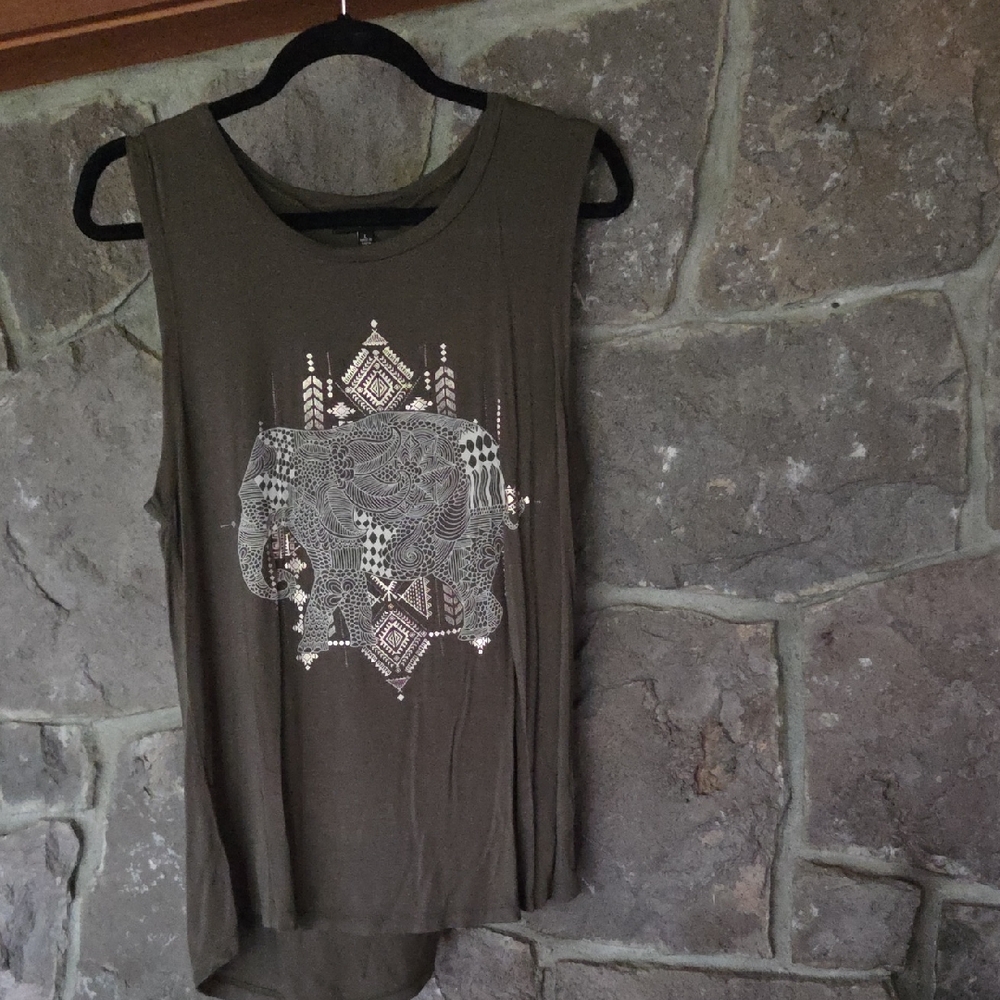 Papillon Blanc Elephant Graphic Muscle Tee - Brown
